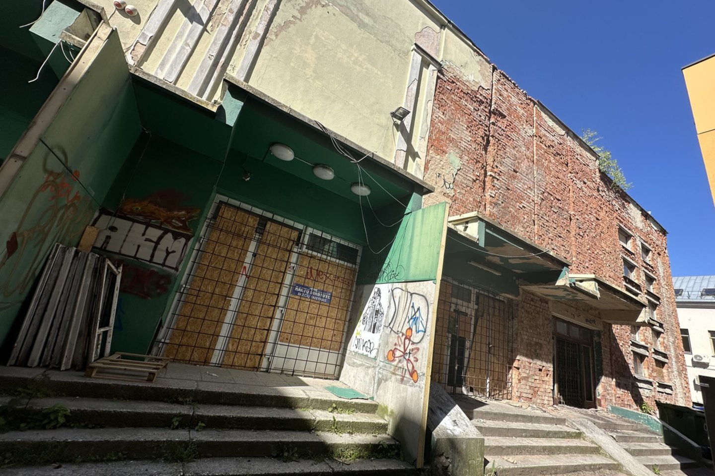 Paaiškėjo, už kiek parduotas legendinio kino teatro pastatas Laisvės alėjoje.<br>„Kas vyksta Kaune“ nuotr.