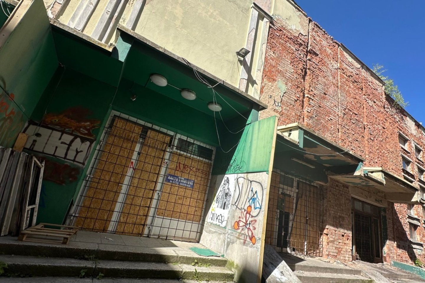 Paaiškėjo, už kiek parduotas legendinio kino teatro pastatas Laisvės alėjoje.<br>„Kas vyksta Kaune“ nuotr.