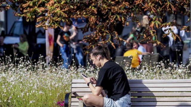 Atskleidė, kiek vidutiniškai šalyje augo atlyginimai: viename sektoriuje – didžiausias šuolis