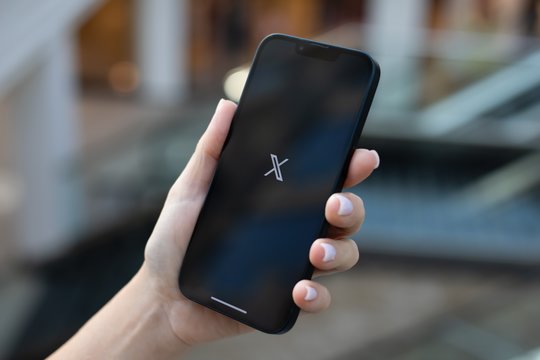 Perspėja: „X“, „Meta“ ir „Pinterest“ nori tiksliai žinoti, kur esate