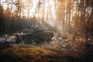 Lietuva tariasi dėl pėstininkų kovos mašinų CV90 surinkimo galimybių Lietuvoje