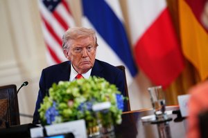 Žiniasklaida: D. Trumpas laikinai atsitraukia nuo taikos derybų