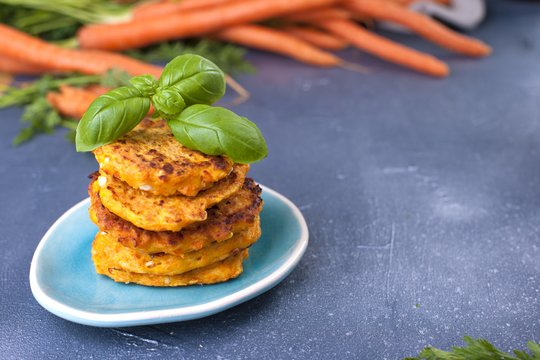 Saldūs blyneliai iš šviežių morkų: pataria, kaip iškepti tokius minkštus, purius ir gardžius