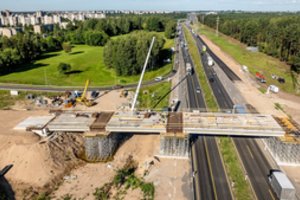 Per A1 magistralę statomo viaduko statybos įpusėjo – žada reikšmingus pokyčius vairuotojams