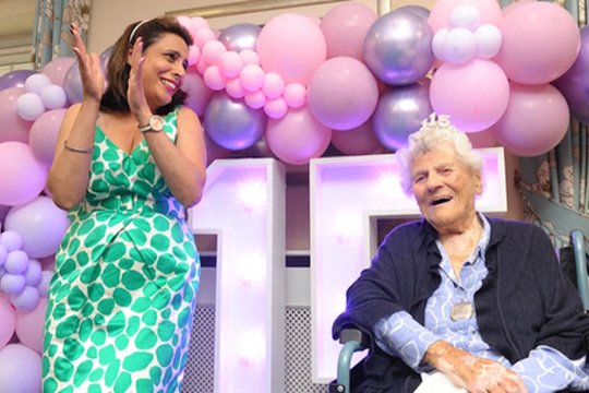 Seniausia pasaulio moteris švenčia gimtadienį: atskleidė ilgaamžiškumo paslaptį