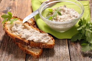 Rūkytos skumbrės užtepėlė – valgysit nuo ryto iki vakaro