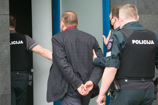 Lietuvą sudrebinusi byla netyla: buvę garsūs vadovai taškosi purslais