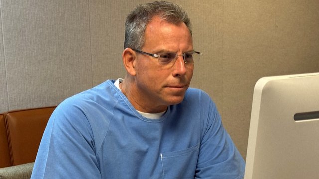 Paskelbtas verdiktas dėl E. Menendez prašymo paleisti lygtinai: iš komisijos nario – skaudus kirtis