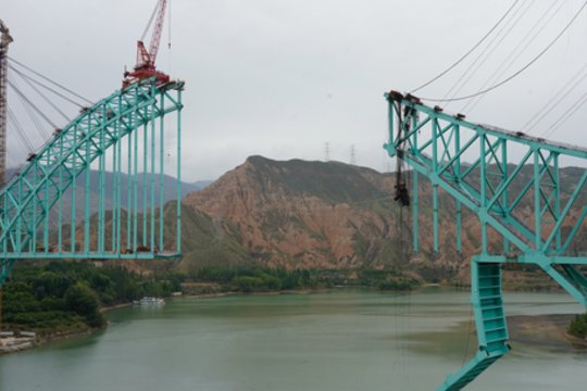 Tragedija Kinioje: sugriuvus statomam tiltui žuvo 12 žmonių