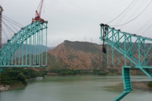 Tragedija Kinioje: sugriuvus statomam tiltui žuvo 12 žmonių