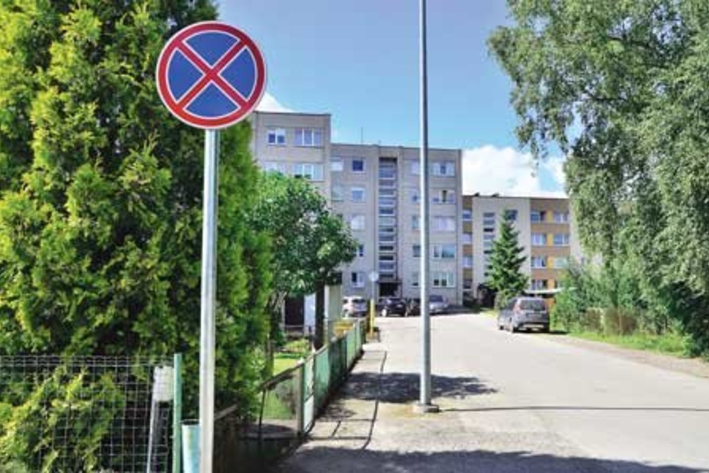 Kretingiškiams apmaudu ir pikta, kad, prieš pastatant ženklą, aplinkinių namų gyventojų niekas neįspėjo, nebuvo jokios komunikacijos ir informacijos.<br>„Pajūrio naujienų“ nuotr.