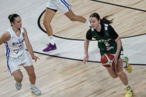 Dvi pergalės iš dviejų: 16-metės Europos čempionate įtikinamai nugalėjo Graikijos krepšininkes
