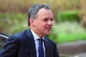 Kilus ginčui dėl sankcijų Izraeliui, atsistatydina Nyderlandų užsienio reikalų ministras