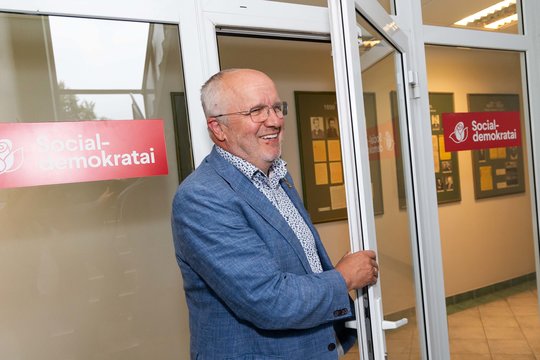 Stebėtina J. Oleko ramybė – koalicijos sutarties paviešinimo nesureikšmina: „Nieko baisaus“