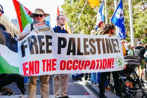 „Hamas“ įkaitų artimieji surengė protestus prie kelių Izraelio ministrų namų