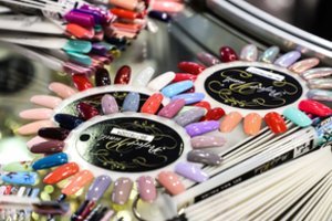 Po pokyčių grožio meistrai įspėja apie paslaugų brangimą: „Kodėl aš turiu dirbti į minusą?“