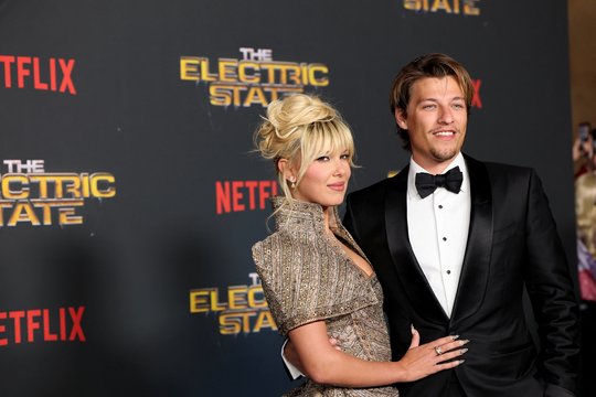 21-erių aktorė Millie Bobby Brown ir jos vyras Jake’as Bongiovi tapo tėvais