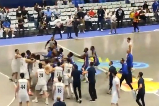 Chaosas Pietų Amerikos pirmenybėse: Argentinos ir Dominikos rungtynės virto muštynių aikštele