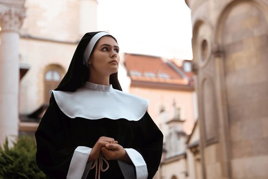 Lenkijoje staiga dingo su prostitutėmis dirbusi vienuolė: vos pavyko ištraukti iš nusikaltėlių nagų