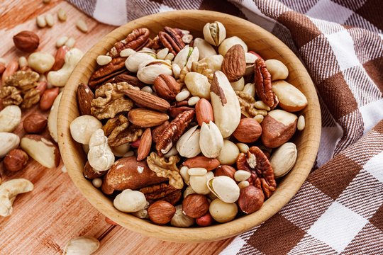 Mažina kraujospūdį, saugo nuo Alzheimerio ligos ir vėžio: tyrimas atskleidė, kuriuos riešutus valgyti