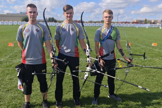 40 valandų kelionę išgyvenę Lietuvos lankininkai buvo konkurencingi pasaulio jaunimo čempionate