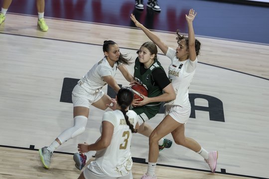 Į ketvirtfinalį – iš pirmosios vietos grupėje: U16 rinktinė Europos čempionate žengia be pralaimėjimų