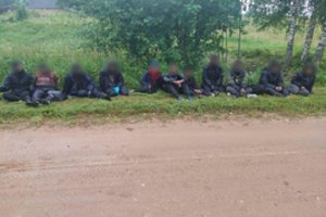 Prie Lietuvos sienos su Baltarusija – migrantų antplūdis: pasieniečiai apgręžė 32 neteisėtus migrantus