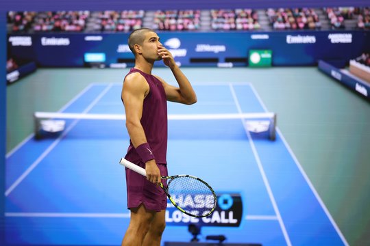 Plaukus nusiskutęs C. Alcarazas pergalingai pradėjo „US Open“