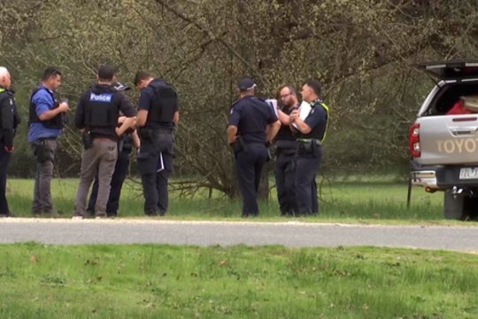 Australijoje – žiaurus incidentas: nušauti du policininkai, šaulys slapstosi