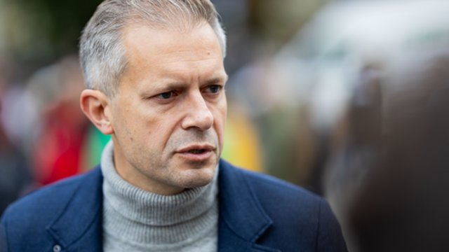 A. Tapinas: valdančioji koalicija nusiteikusi vienas kitam šaudyti į kojas