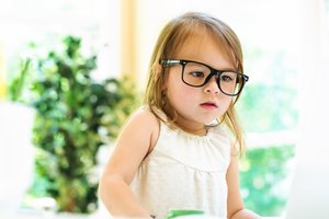 Pagalba tėveliams – vaikams kompensuojami akinių lęšiai