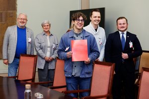 Protesto organizatoriai įteikė peticiją G. Nausėdai: tikimės, kad būsite teisingas visiems