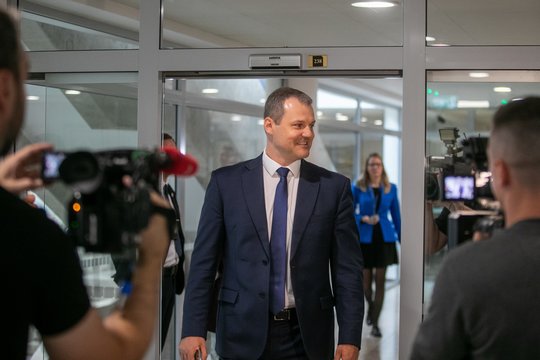 Į Seimą atvykęs G. Paluckas nebuvo kalbus: pabėgo nuo žurnalistų