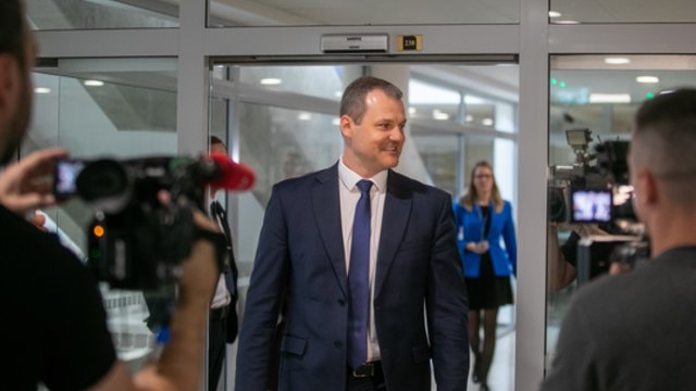 Į Seimą atvykęs G. Paluckas nebuvo kalbus: pabėgo nuo žurnalistų