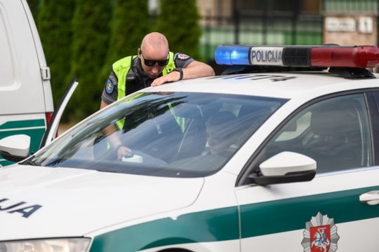 Vilniuje važiuojant užmigęs automobilio vairuotojas sukėlė masinę avariją