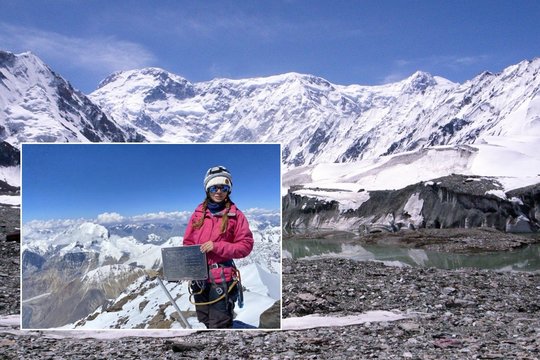 Rusė jau dvi savaites įstrigusi 7 km aukščio kalne – žuvo jai padėti bandęs alpinistas, bet Rusija reikalauja bandyti vėl