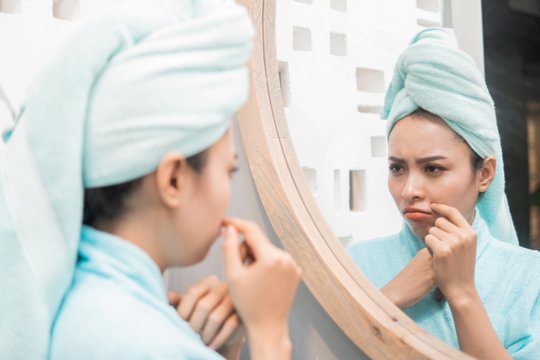 Kai hormonai kalba per odą: kodėl bėrimams gydyti ne visuomet užtenka kremo?