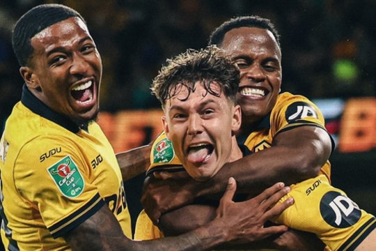 Carabao taurėje: įvarčių lietus „Wolves“ ir „West Ham United“ rungtynėse bei „Sunderland“ ir „Leeds United“ pralaimėjimai