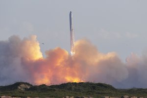 Sėkmingai įvykdytas bandomasis raketos „Starship“ skrydis