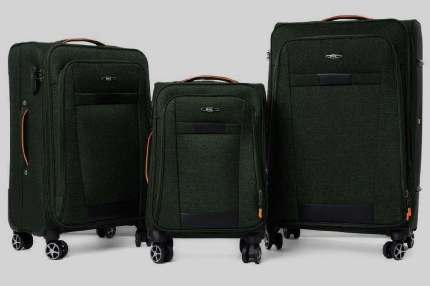 Patvarūs, stilingi lagaminai ir kuprinės užtikrina patogesnes bei malonesnes keliones.