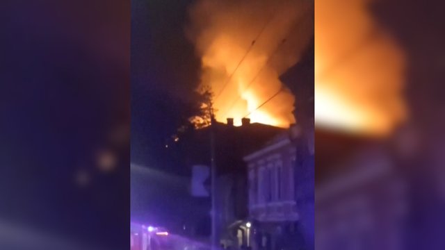 Ukrainos dronas sukėlė gaisrą Rusijos pietvakariuose: užfiksavo vaizdus