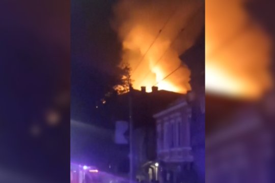 Ukrainos dronas sukėlė gaisrą Rusijos pietvakariuose: užfiksavo vaizdus