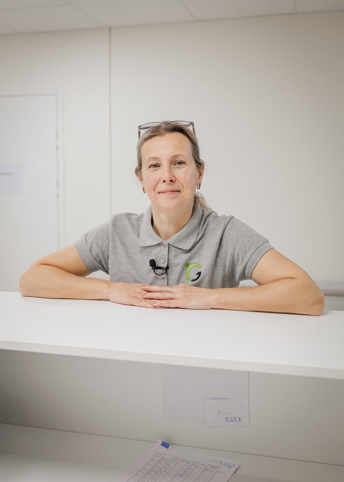 Dirbdama slaugytojos padėjėja, Liubovė gali būti šalia senjoro ir jam padėti, kartu suteikti galimybę jaustis kiek įmanoma savarankiškesniam.<br> Pranešimo žiniasklaidai nuotr.