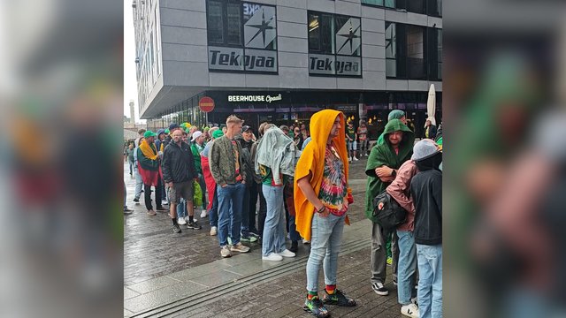 Gausus lietuvių sirgalių būrys užpildė Tamperę: prieš pirmąsias rungtynes – skambios dainos