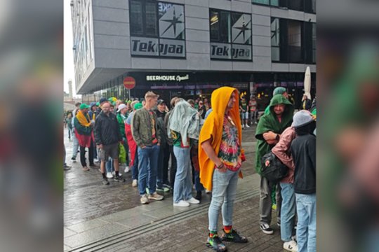 Gausus lietuvių sirgalių būrys užpildė Tamperę: prieš pirmąsias rungtynes – skambios dainos