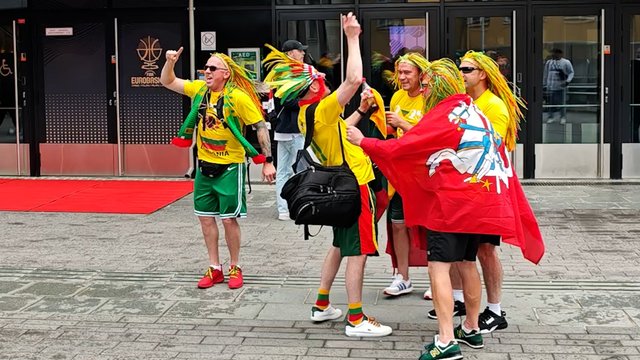 Pamatykite: Tamperę drebina lietuvių dainos – užtraukė „Tris milijonus“