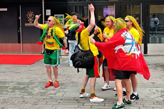 Pamatykite: Tamperę drebina lietuvių dainos – užtraukė „Tris milijonus“