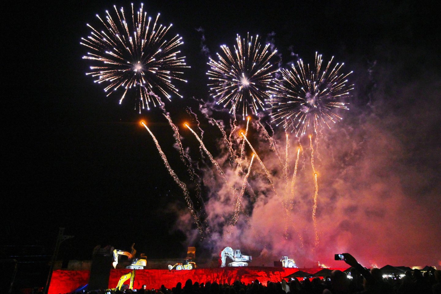 Karjero reljefas – tarsi Marso paviršius, kurį apšvies šviesos instaliacijos, lazeriai ir pirotechnika.<br> Rengėjų nuotr.