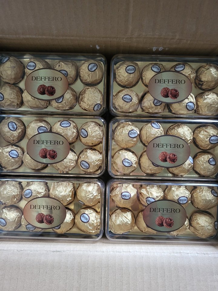 Lietuvos muitinė įspėja: pirkdami suklastotas prekes rizkuojate ir savo sveikata.<br>Lietuvos muitinės nuotr.