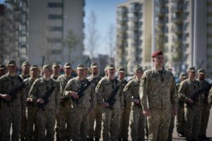 Auga savanoriškai tarnybą atlikti siekiančių jaunuolių skaičius